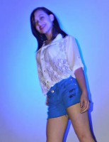 Blusa de chiffon com renda branca